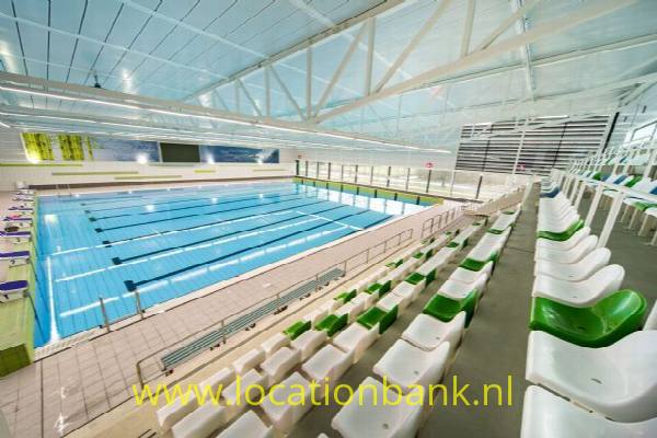 filmlocatie Zwembad met kantine en fitness wedstrijdbad