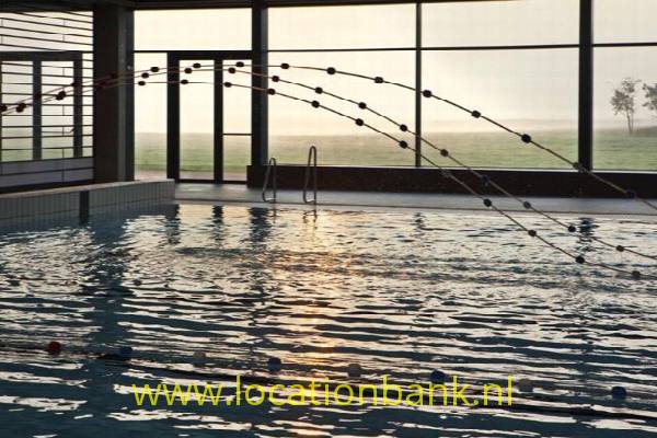 filmlocatie multifunctioneel sportbedrijf, met horeca, 3 zwembaden, fitness en vergaderfacilitieiten