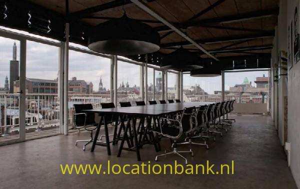 filmlocatie kantoor met uitzicht skyline
