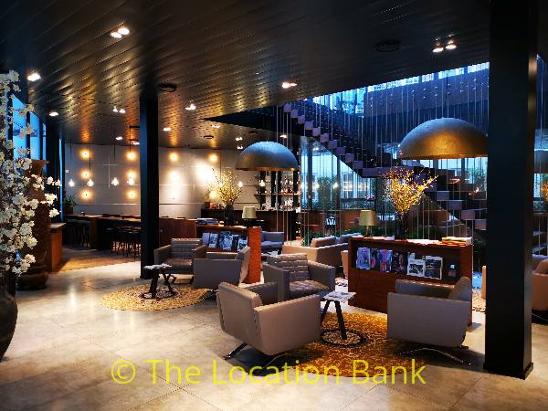 filmlocatie hotel lobby en meerdere vergaderzalen en boardrooms