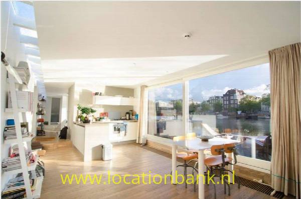 filmlocatie Moderne woonboot en watervilla