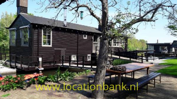 filmlocatie Woonark met een grote tuin aan de Vecht