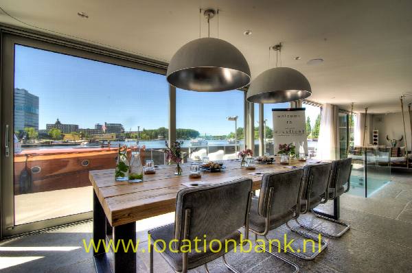 filmlocatie Luxe watervilla of Woonboot in Amsterdam