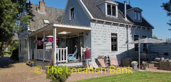 filmlocatie huis villa Landelijk houten huis met ruime veranda en tuin in Amsterdam