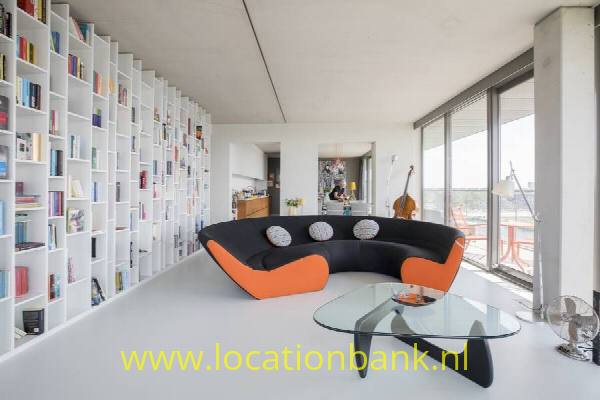 filmlocatie appartement met uitzicht over het IJ, de ADAMtoren en NDSM. Het unieke is dat het 30 meter raam heeft en om het Appartement van 150m2 een balkon van 70m2. Veel zon en licht en s'avonds een adembenemende zonsondergang.