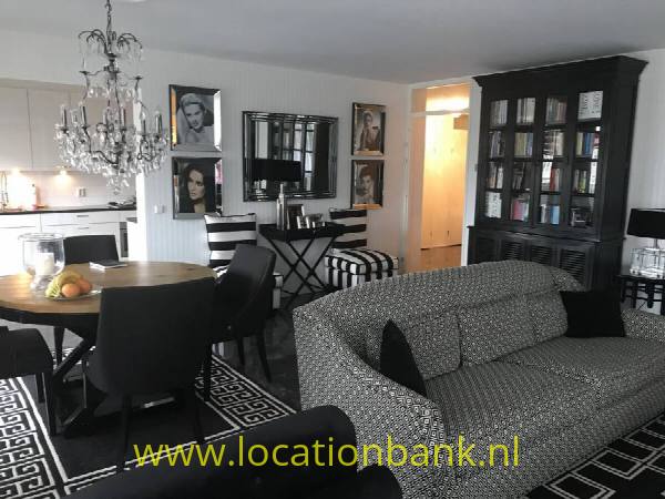 filmlocatie Zeer ruim huis Twee woonhuizen naast elkaar ongeveer 360 vierkante meter