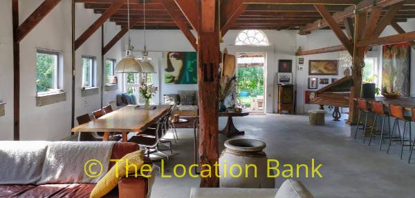 filmlocatie Verbouwde boerderij woonboerderij. villa met enorme woonkamer