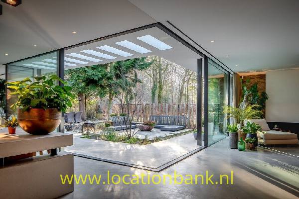 filmlocatie villa moderne villa met veel glas en uitzicht gelegen aan het bos