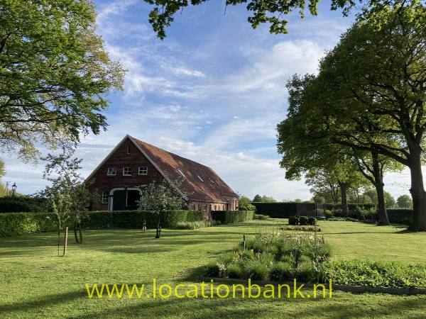 filmlocatie Woonboerderij ruim opgezet, flexibele ruimtes, hoge plafonds, groene tuin