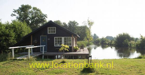 filmlocatie Zweeds huis aan het water in natuurgebied