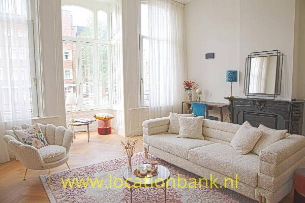 filmlocatie Herenhuis Klassiek heren huis met parketvloer ornamenten en serre Amsterdam