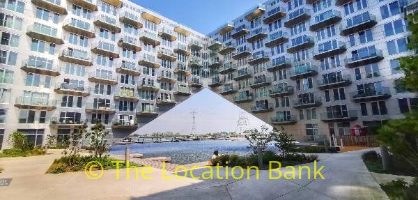 filmlocatie Moderne Architectuur gebouw trap aan het water futuristisch