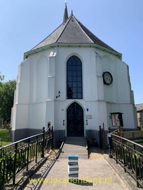 filmlocatie Prachtige kerk, consistorie en kerkhof uit 1657
