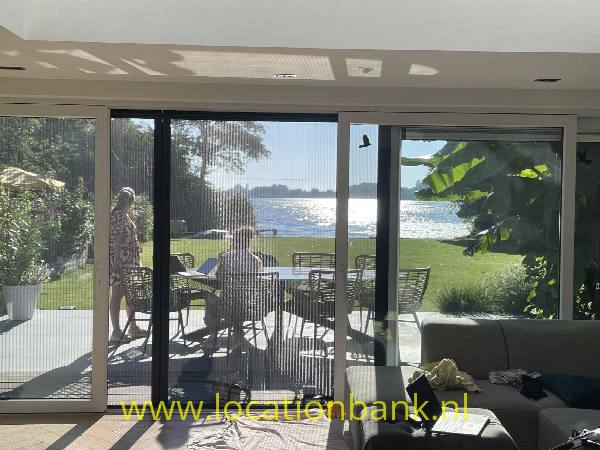 filmlocatie Villa met Ruime tuin aan het water