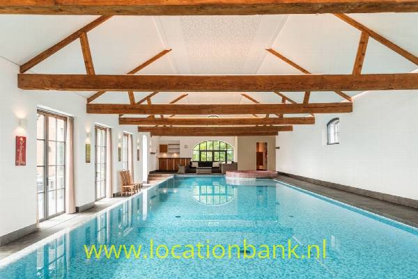 filmlocatie Zwembad binnen zwembad prive zwembad