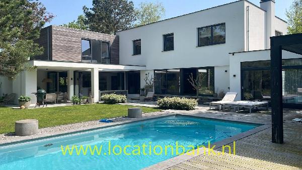 filmlocatie Villa moderne villa met zwembad