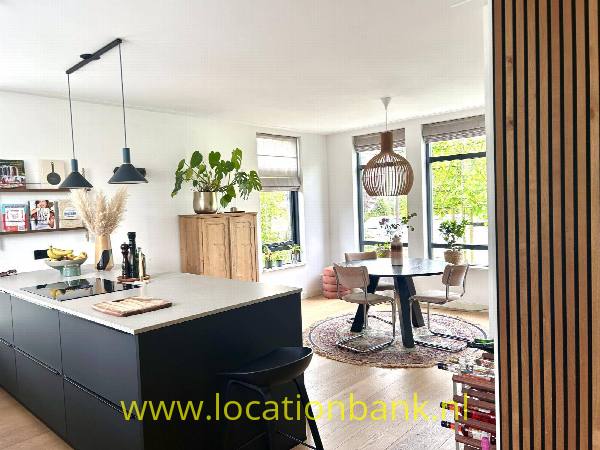 filmlocatie Vrijstaand woonhuis landelijk met grote keuken en kookeiland