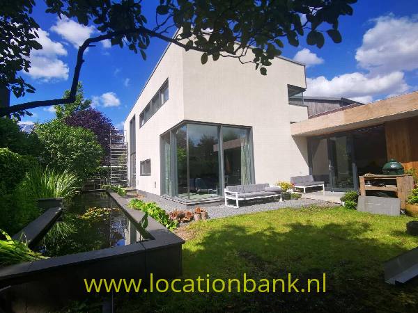 filmlocatie Modern Huis met tuin en vijver