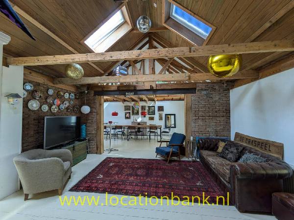 filmlocatie Atelier woning met houten balken