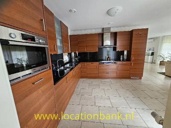 filmlocatie Vrijstaand huis met stallen, schuren en loods