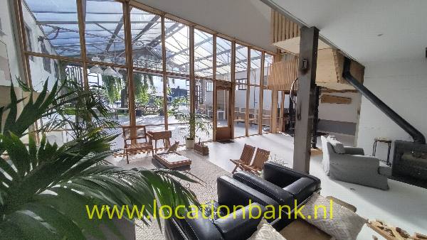 filmlocatie Glazen huis Kas, Licht, ruim, modern, industriële ruimte waarbij als de zon schijnt, de licht inval bijzonder mooi is