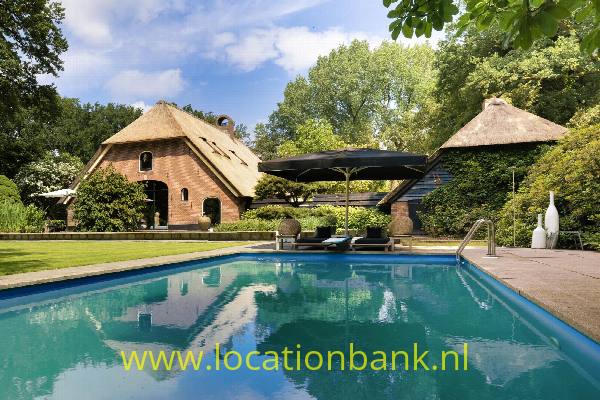 filmlocatie Villa met Zwembad en paardenstallen woonboerderij