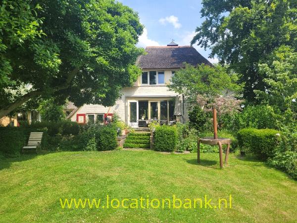 filmlocatie rietgedekte boerderij aan de Ijssel. met ruime tuin rondom en prachtig uitzicht over de ijssel.