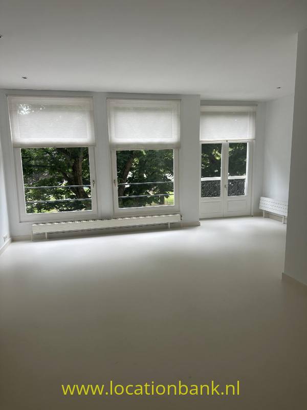 filmlocatie Lege strakke witte woning leeg tot november 2025