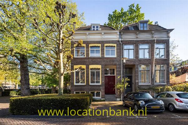 filmlocatie Heren huis met parketvloer en kamer ensuite en klassieke keuken