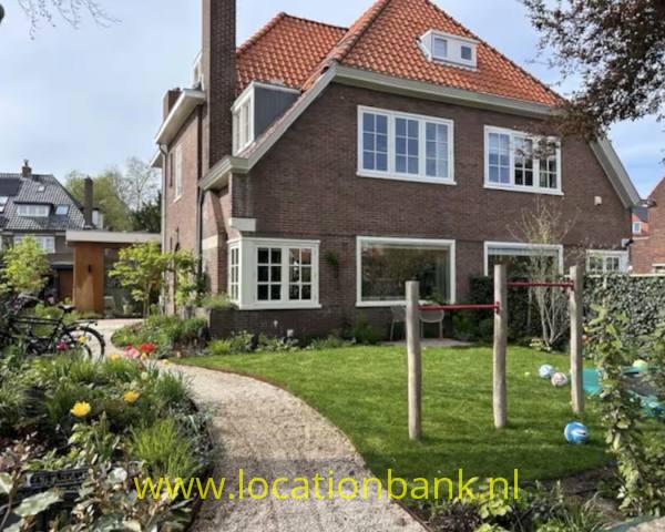 filmlocatie Villa huis woning met veel daglicht kleurrijk met kookeiland en eetkeuken