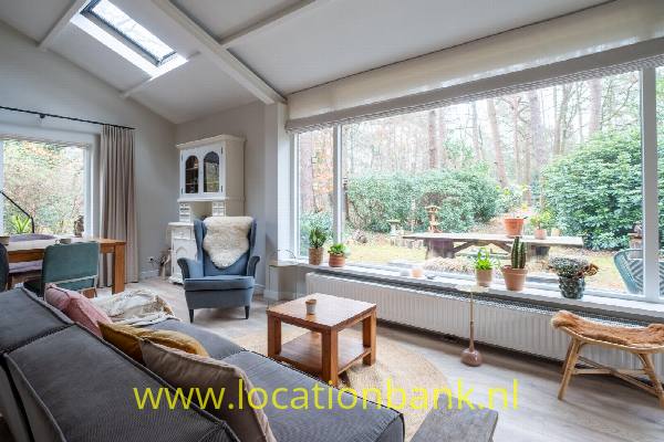 filmlocatie Woning in het bos boshuis bungalow in het bos