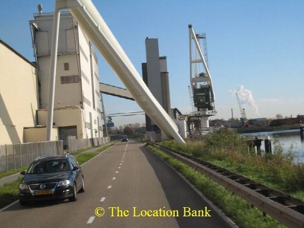 filmlocatie Weg langs water en industrie