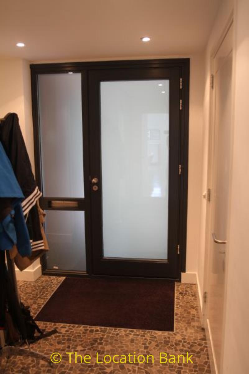 hallway with frontdoor