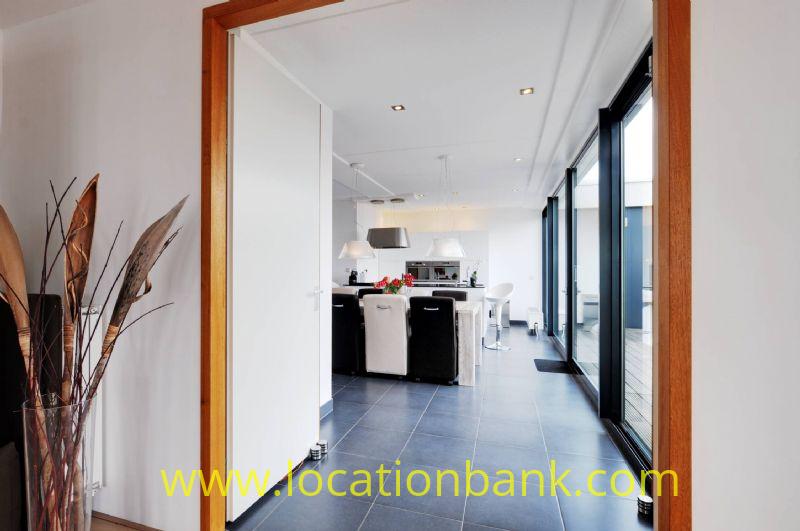 look trough to kitchen