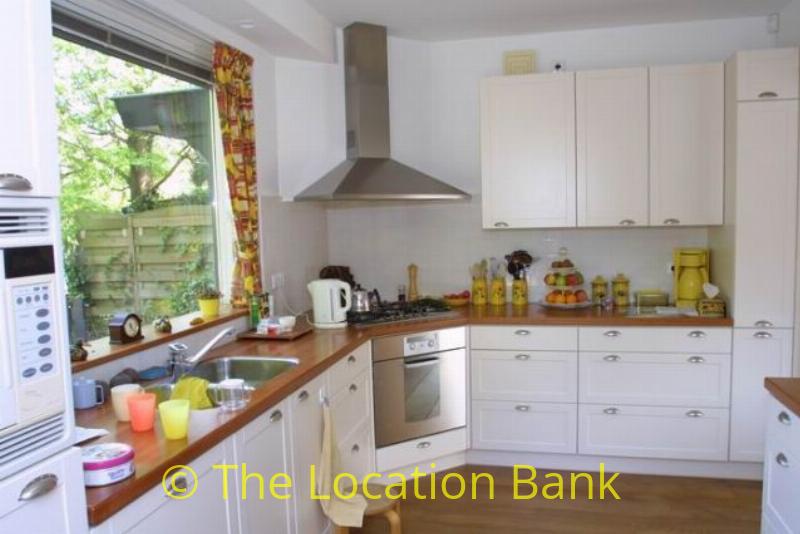 Very light house with a beautifull wooden floor.