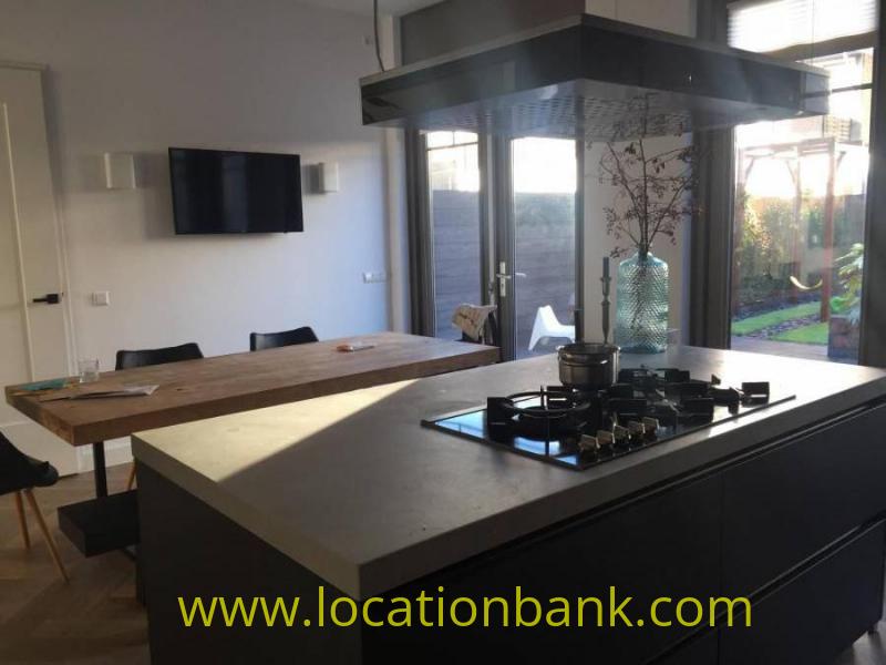 Modern Kitchen with cooking island
