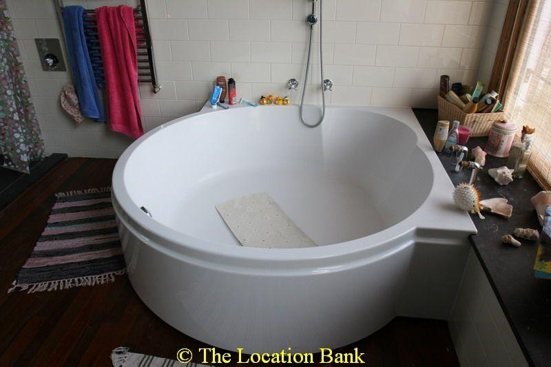 round bath tub