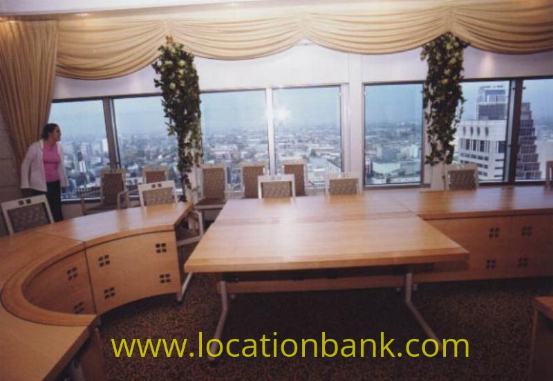 Boardroom with a beautifull view over a city skyline