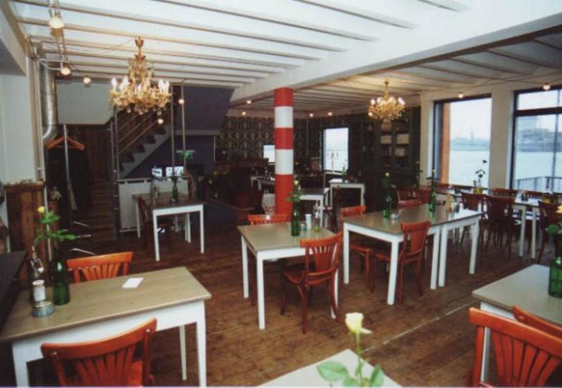 Cafe and restaurant overlooking the harbour