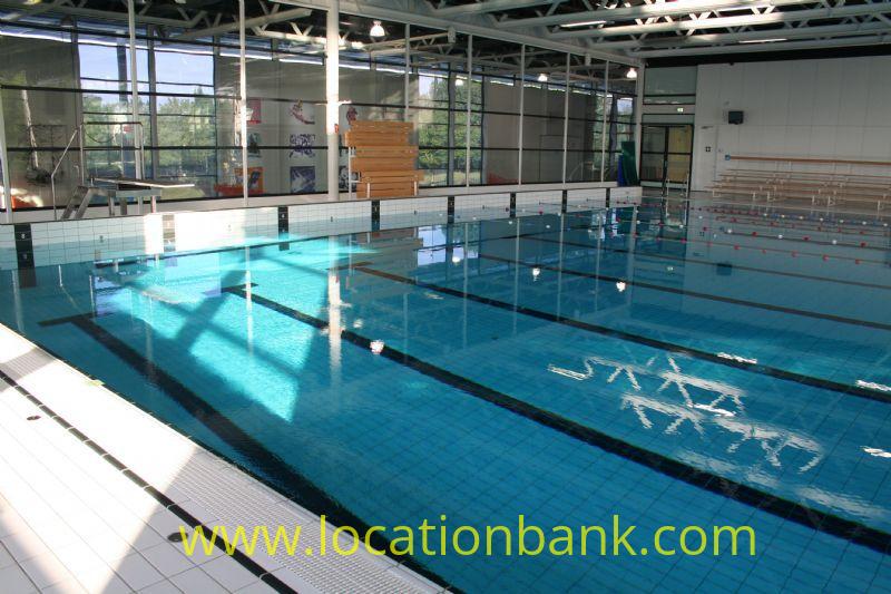 Swimming pool with underwater window