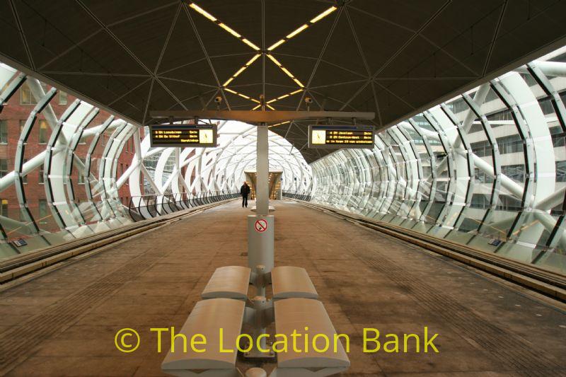 Moderne Train Station