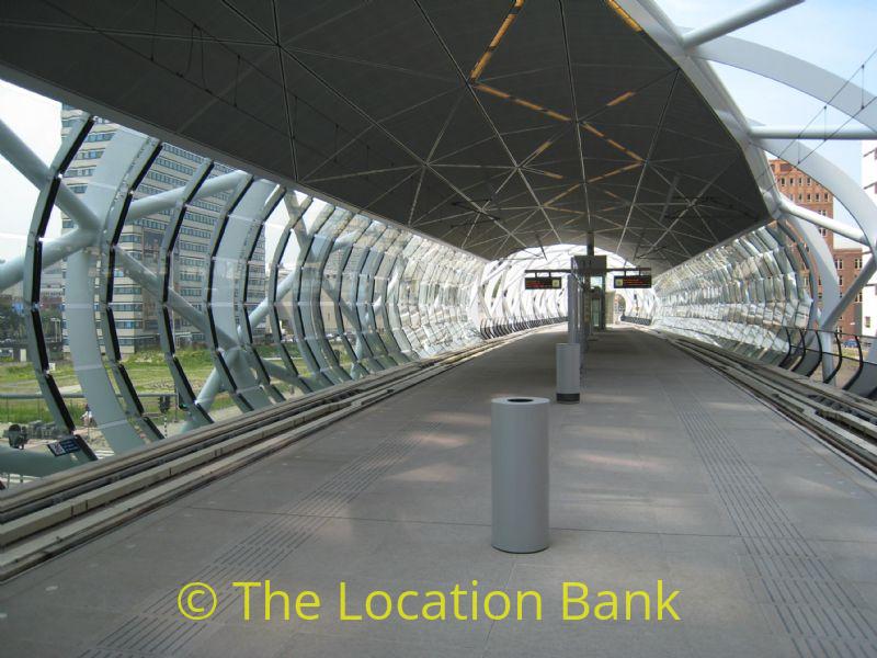 Moderne Train Station