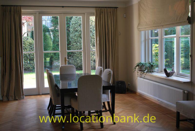Wohnzimmer mit Holzboden