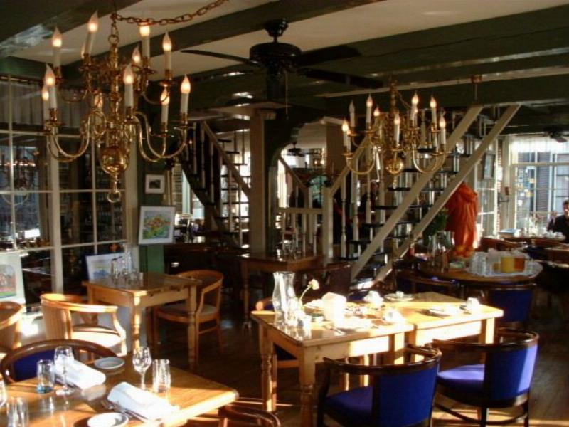 Very causy atmospheric restaurant