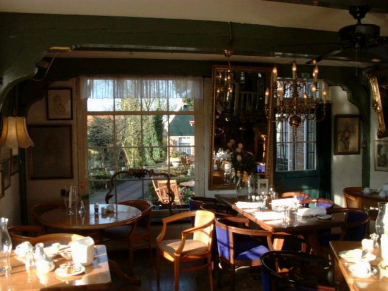 Very causy atmospheric restaurant