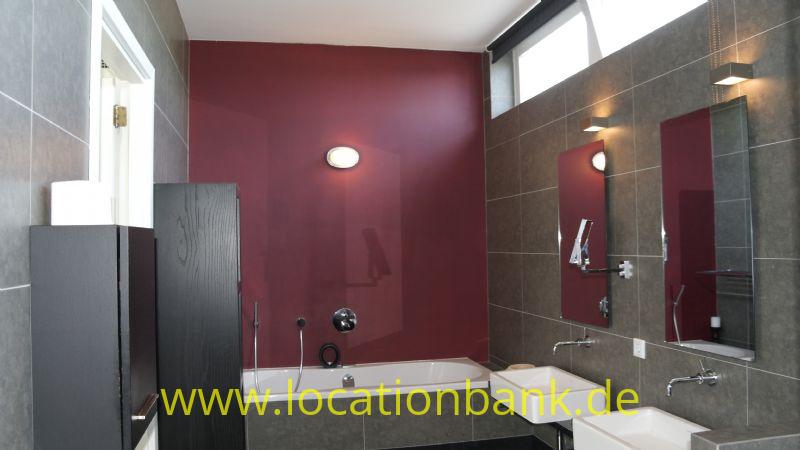 Badezimmer mit Badewanne