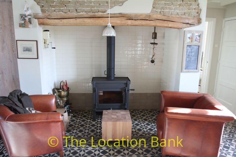 seat mit fireplace