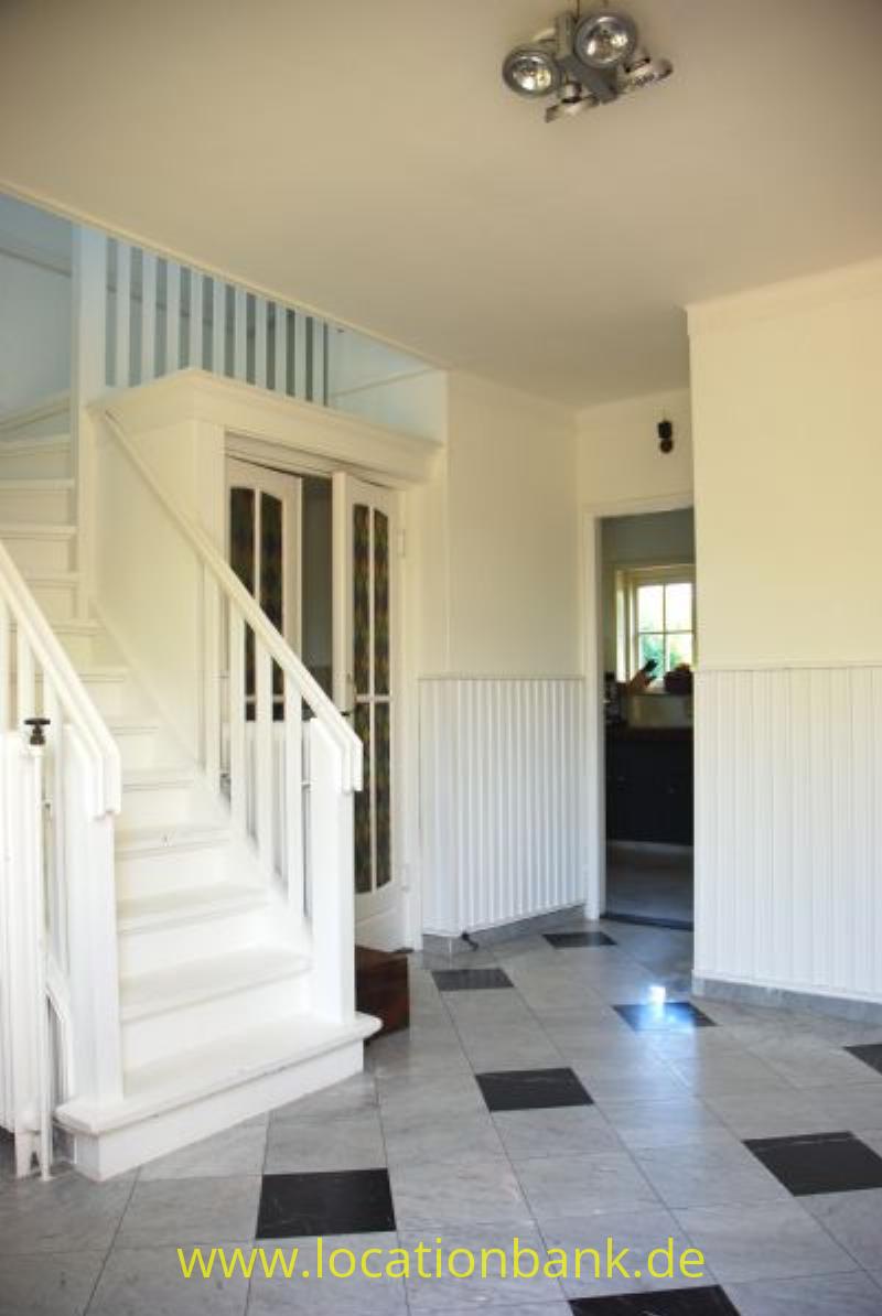 Flur und Treppe