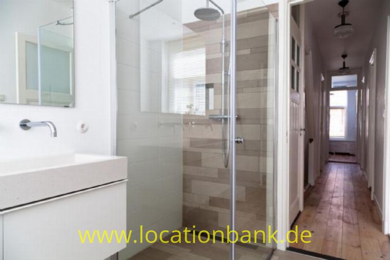 Badezimmer und Flur