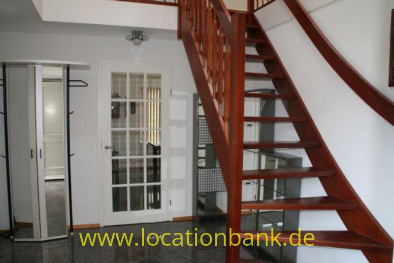 Flur und Treppe
